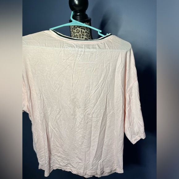 Calvin Klein Jeans Women's Pink Cropped Top - Picture 4 of 4